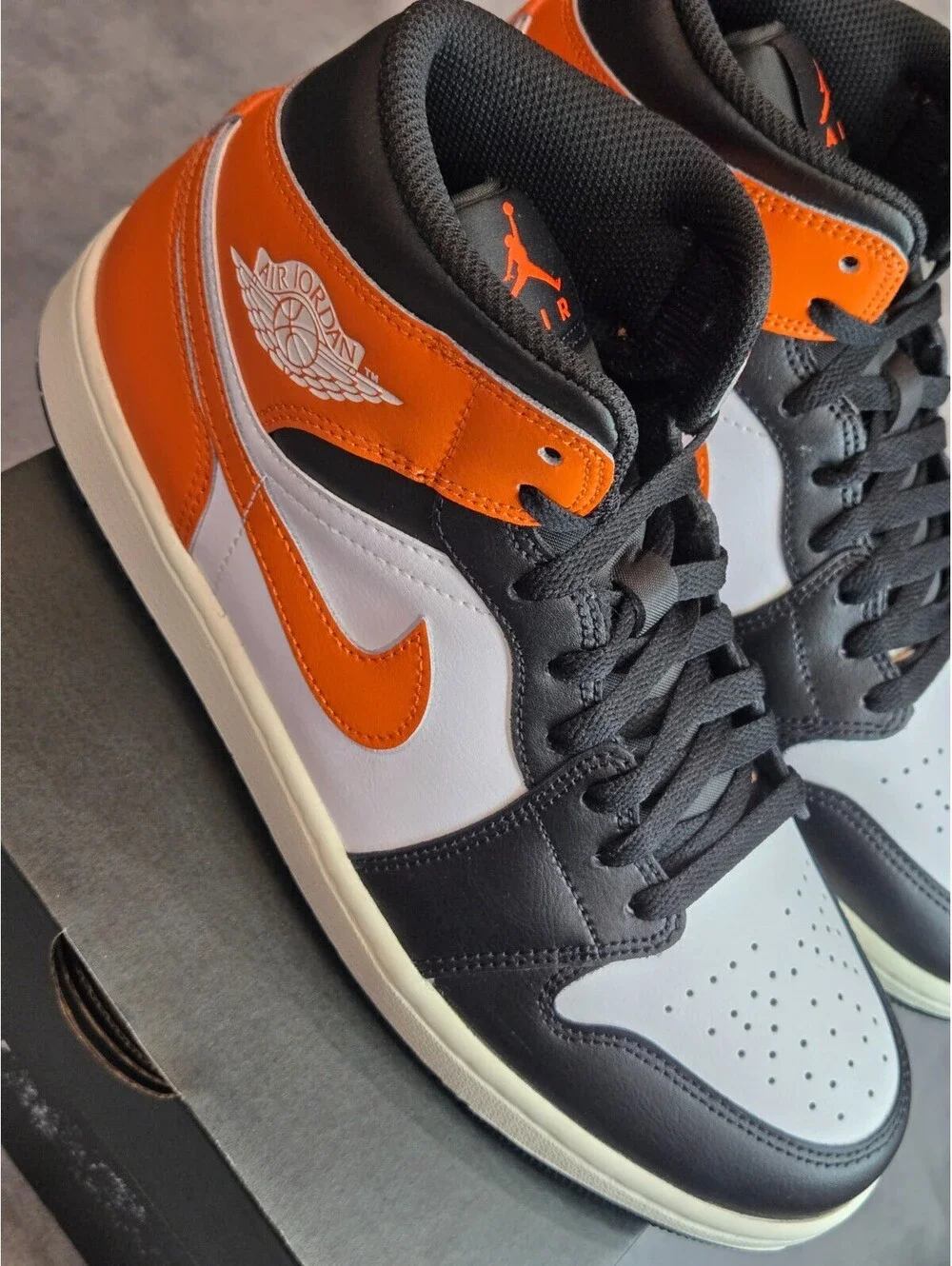Nike Air Jordan 1 Mid 